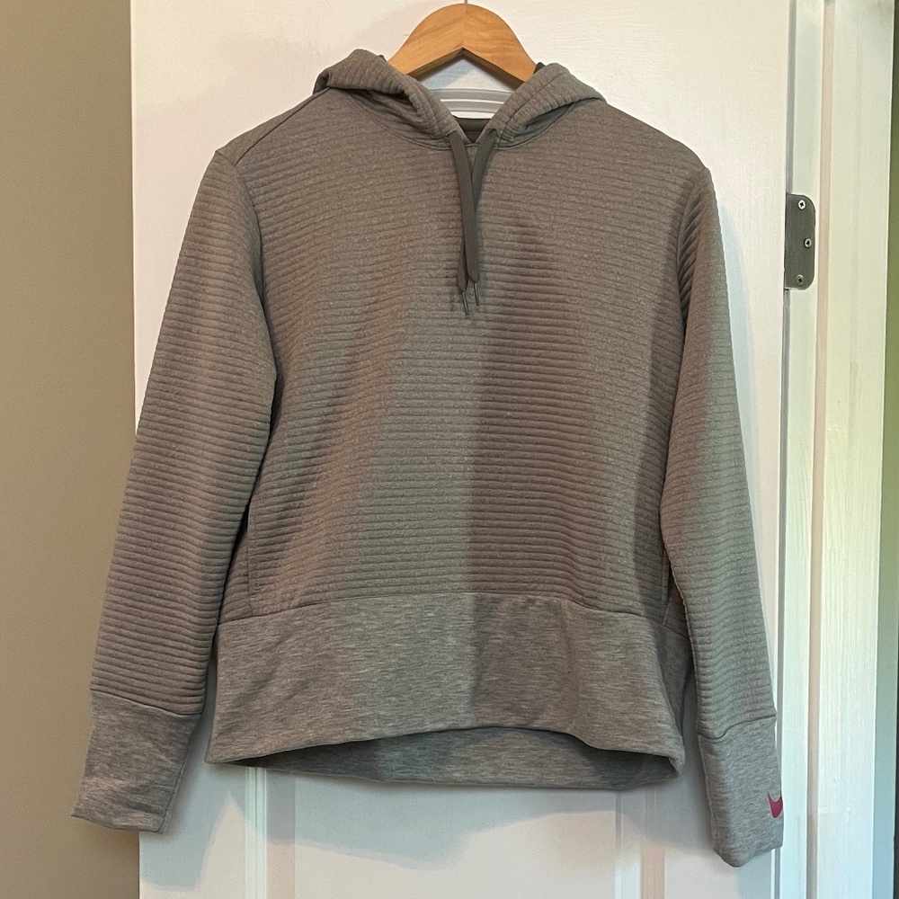 Nike Women’s Dri-Fit Quilted Ribbed Pullover Hoodie in Gray - Size M